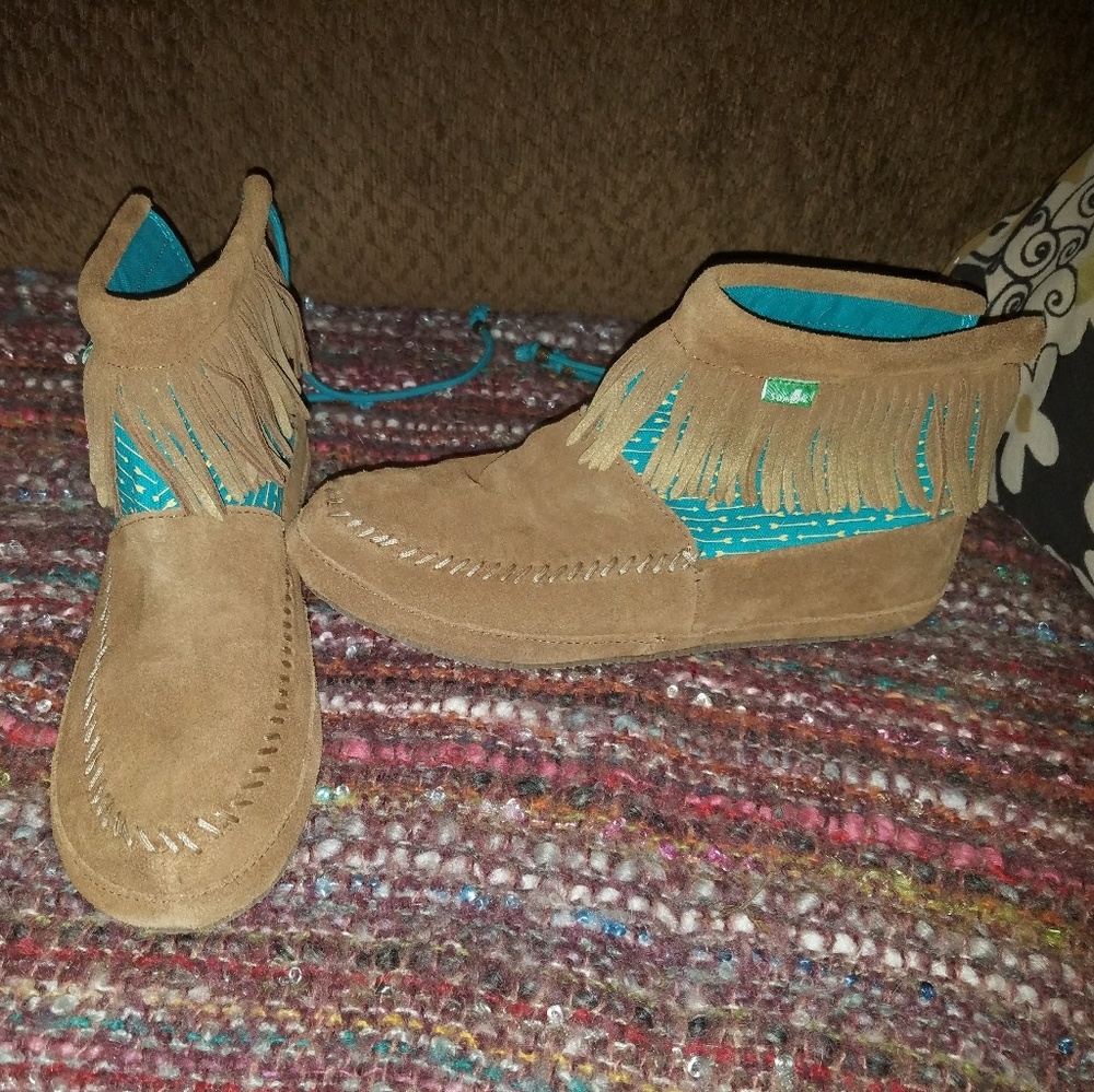 Sanuk Suede Ankle Moccasins