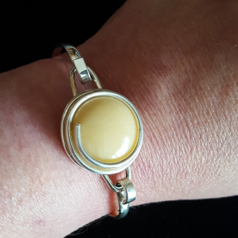 Silvertone bracelet with butterscotch stone