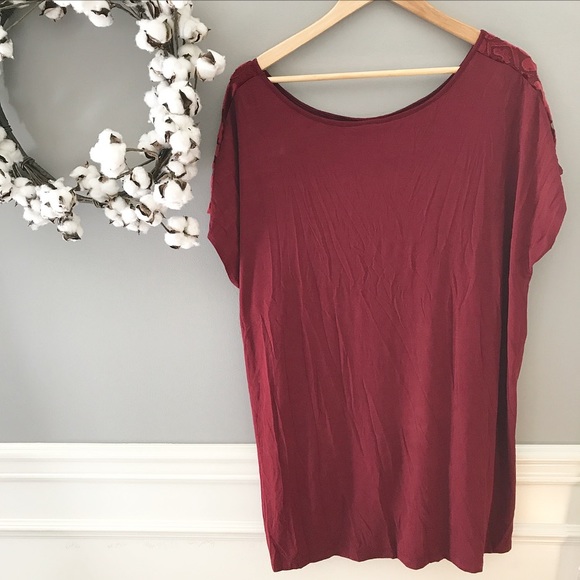 NWOT Plus Size Crimson Velvet Burnout Top - Picture 3 of 5