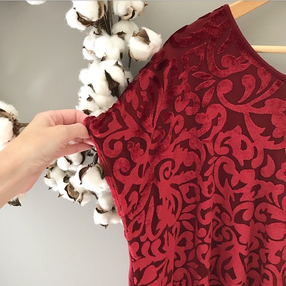 NWOT Plus Size Crimson Velvet Burnout Top - Picture 4 of 5