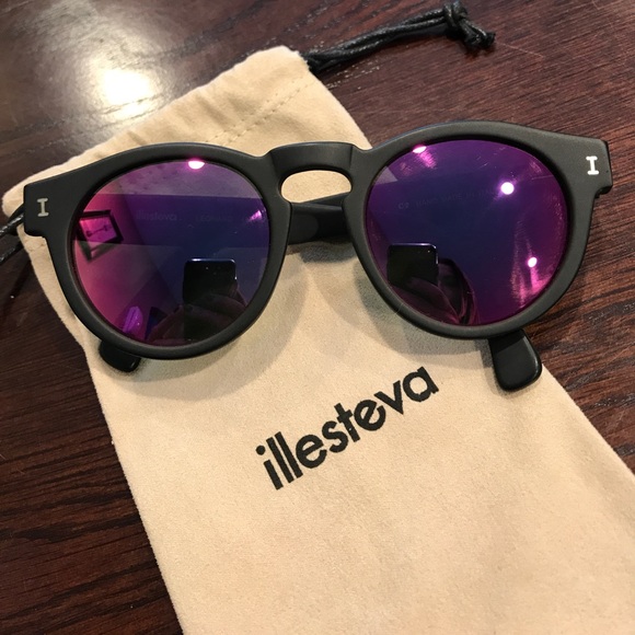 Illesteva Accessories - Illesteva matte black sunglasses