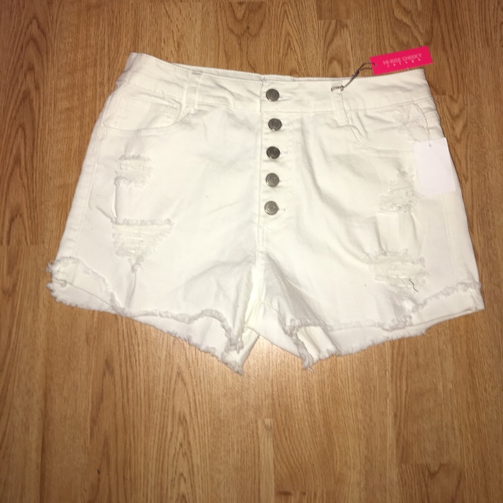 Distressed WHITE denim shorts!