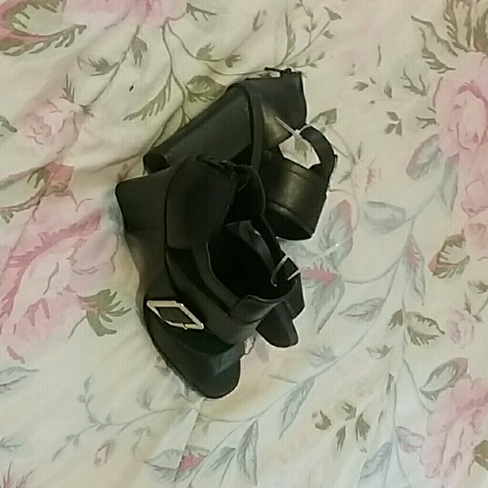WILD ROSE BLACK Belt Heels