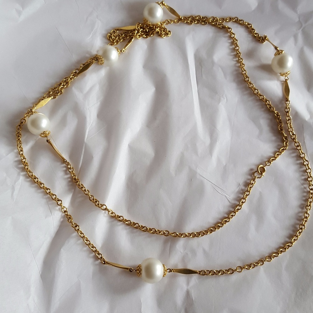 Goldtone and pearl station necklace