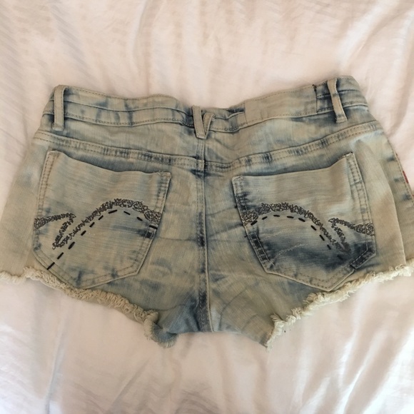 Frayed Jean short shorts - Picture 2 of 2