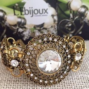 Meet your Posher, Leila