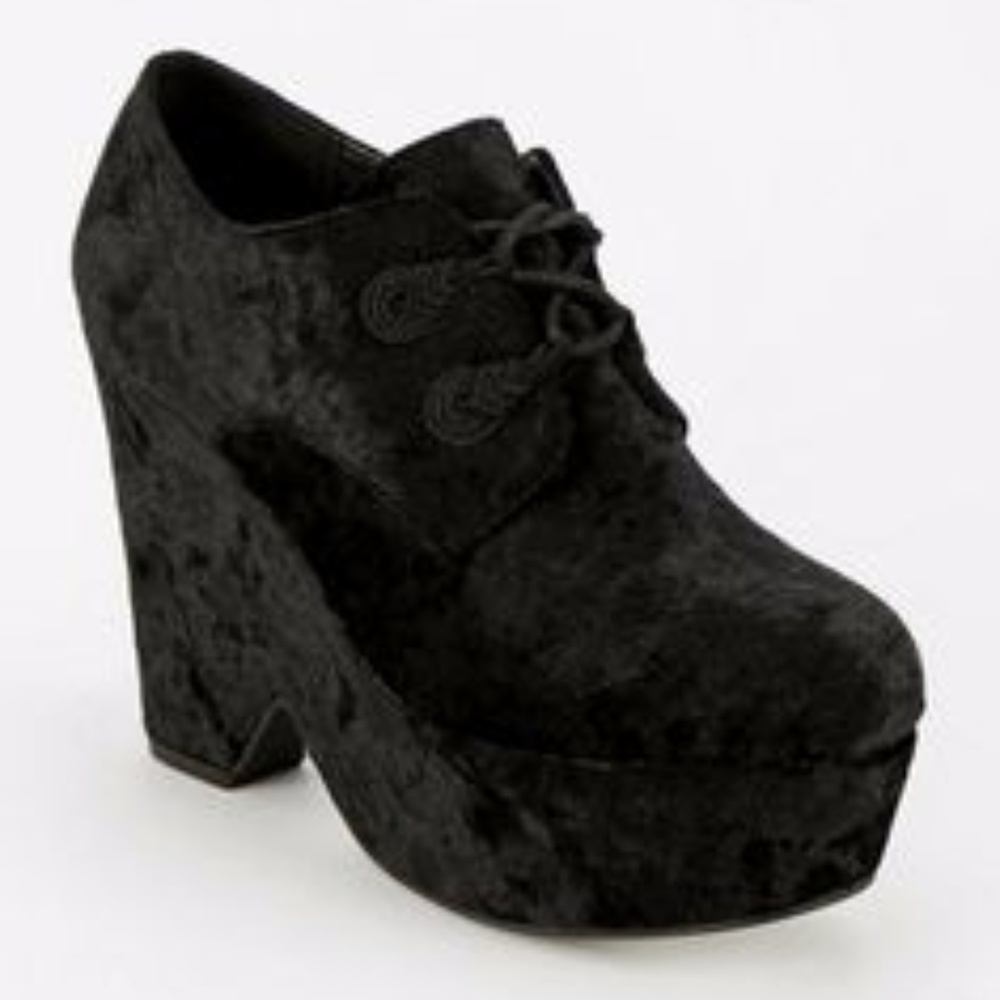 NEW Urban Outfitters Ecote Velvet Wedge Heel