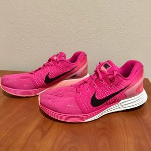Nike Women's Tennis Shoe