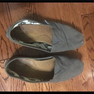 Size 8 grey toms