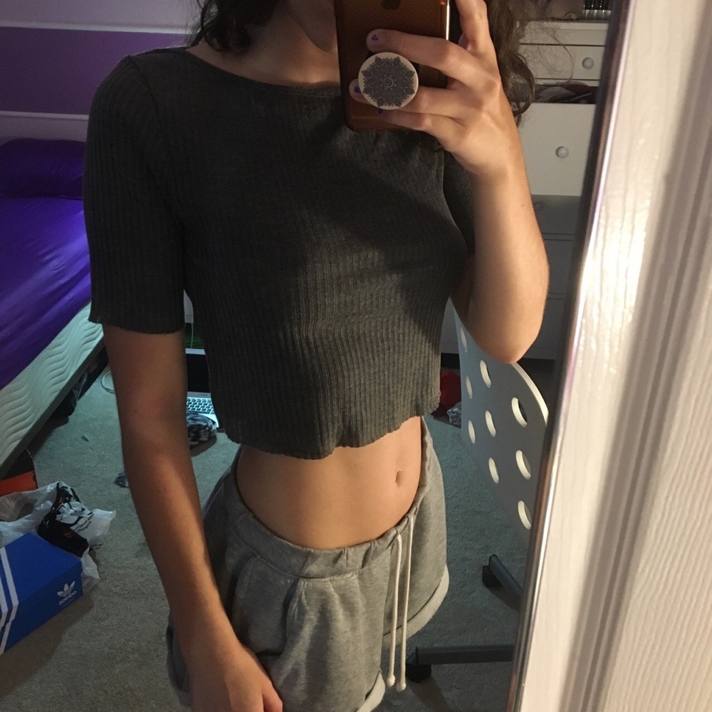 gray ribbed crop top