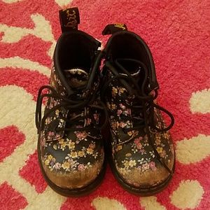 Kids Dr Marten brooklee boots