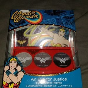Wonder Woman eyeshadow palette