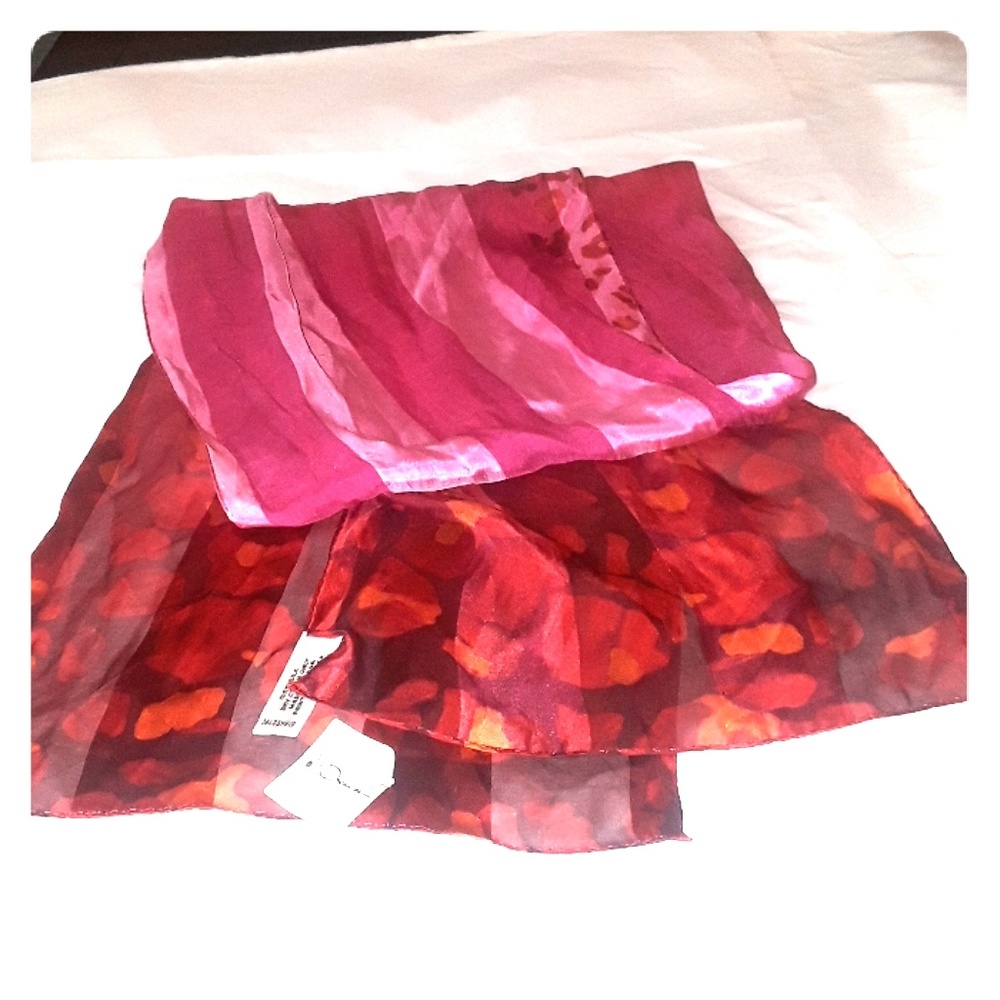 Oscar by Oscar de la Renta silk scarf new with tag