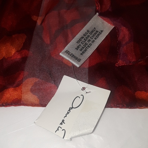 Oscar by Oscar de la Renta silk scarf new with tag - Picture 3 of 8