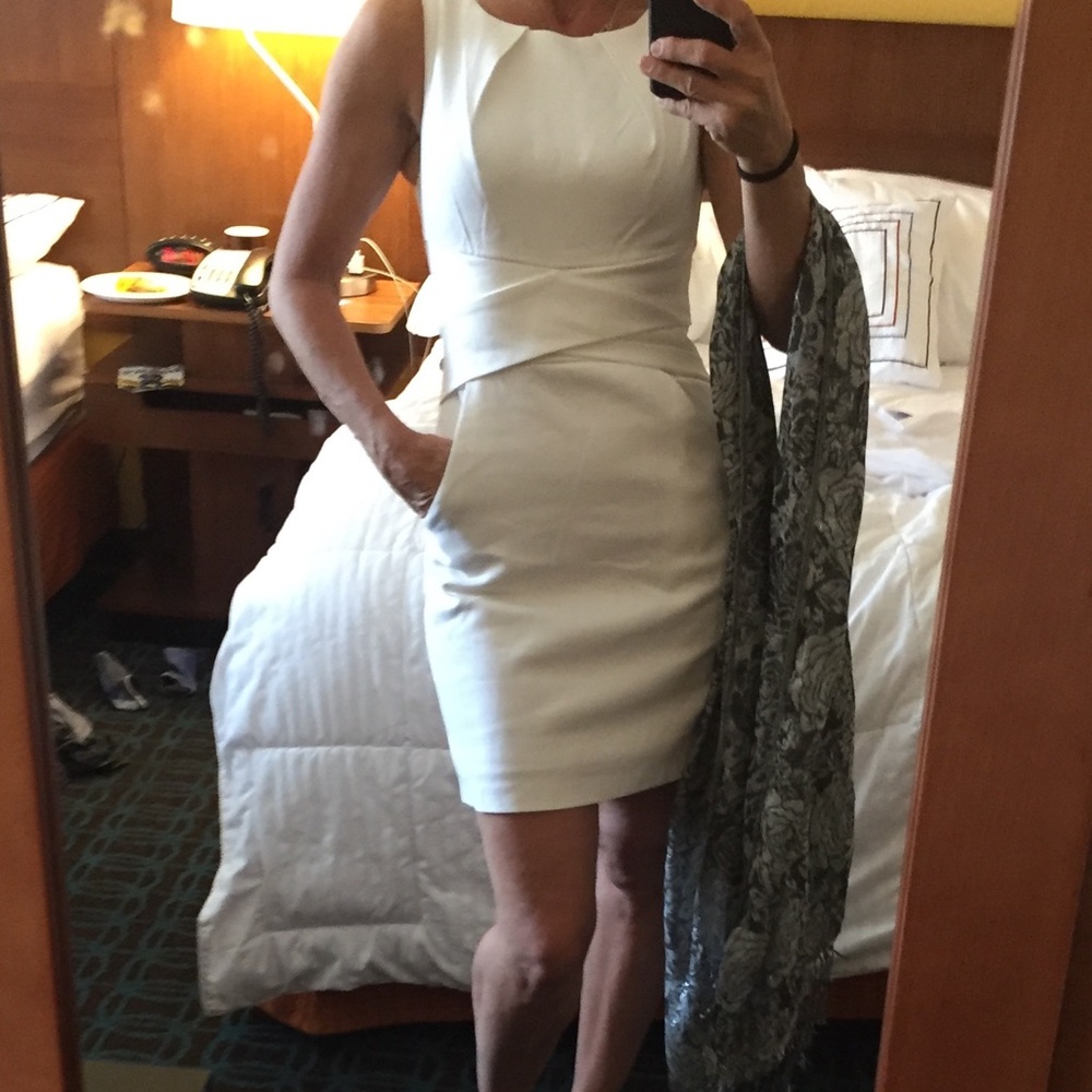 Sleeveless white dress💕