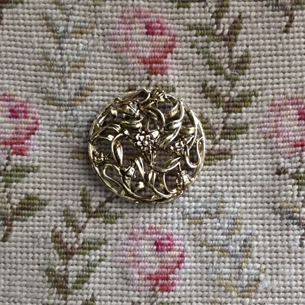 Gorgeous Large Floral Brooch - Picture 3 of 5