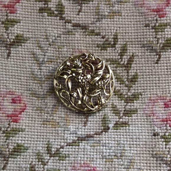 Gorgeous Large Floral Brooch - Picture 2 of 5