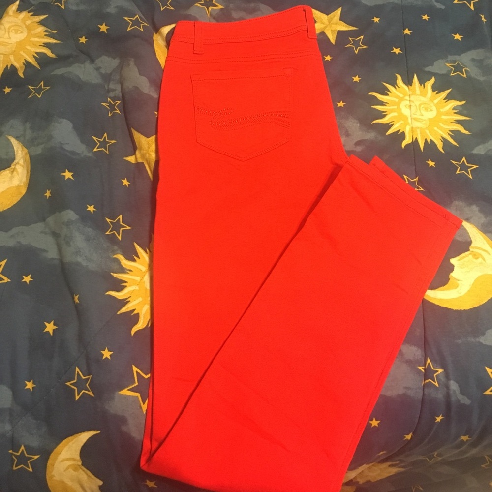 Girls low-rise stretch skinny jeans.