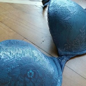 Maidenform Bra w/ Lace Detailing