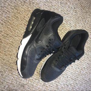 Nike Air Max 90 black and white