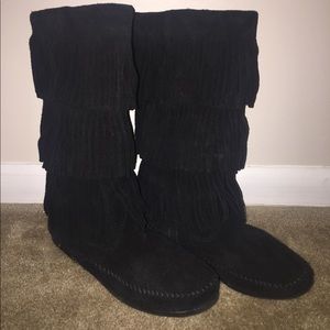 Minnetonka 3-Fringe Boots