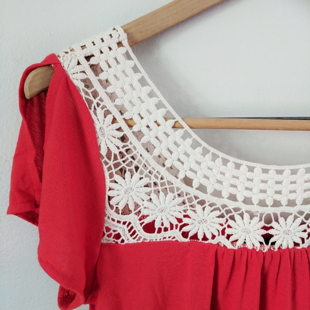 American Eagle Knit Top w/ lace detail