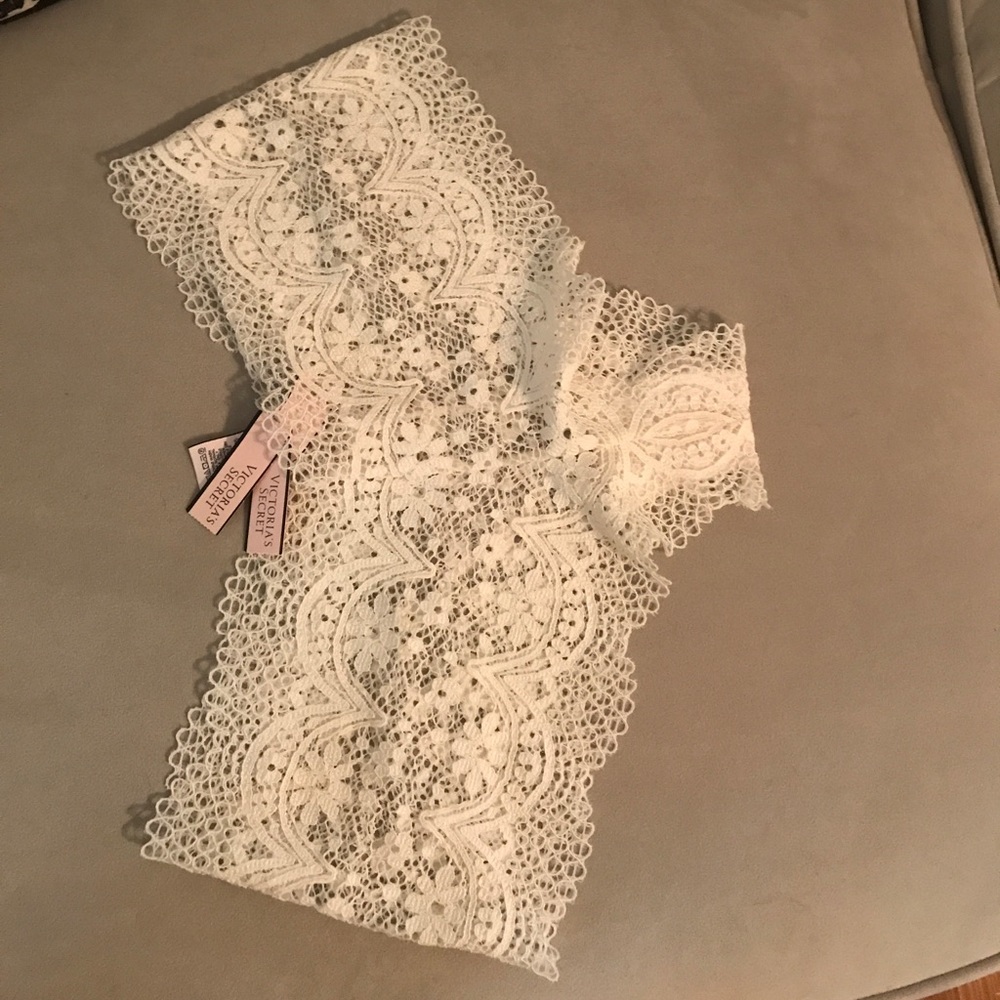 NWT VS ivory lace shorties