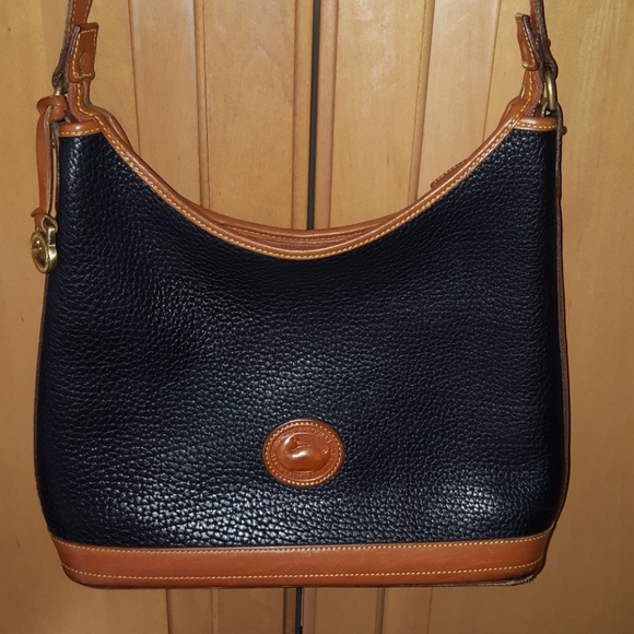 Dooney & Bourke Handbags - Dooney & Bourke pocketbook