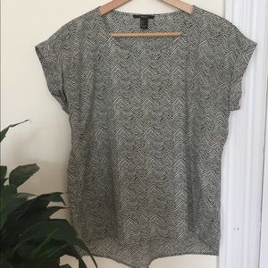 Zig zag black and white top. Forever 21. Size S.