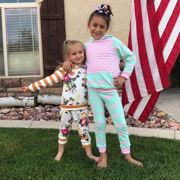 << Mint & Pink Little Girl Deer & Stripes Outfit > - Picture 5 of 5