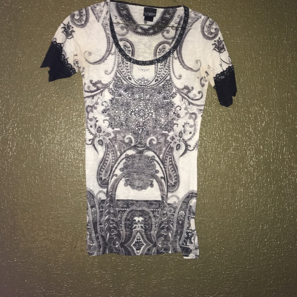 Fitted dressy tee