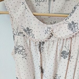Forever 21 Sleeveless Blouse w/ Peter Pan Collar