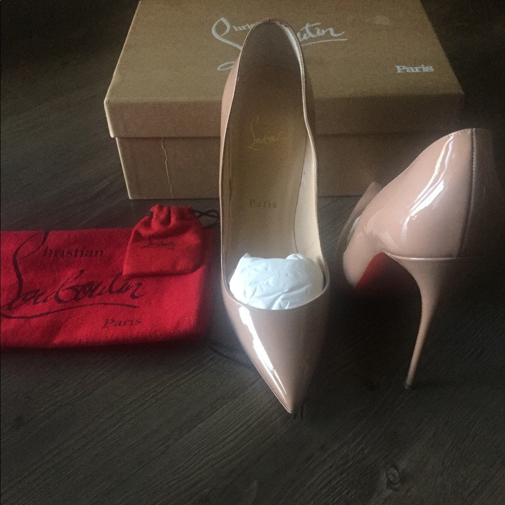 Christian Louboutin Nude "So Kate" size 39.5.