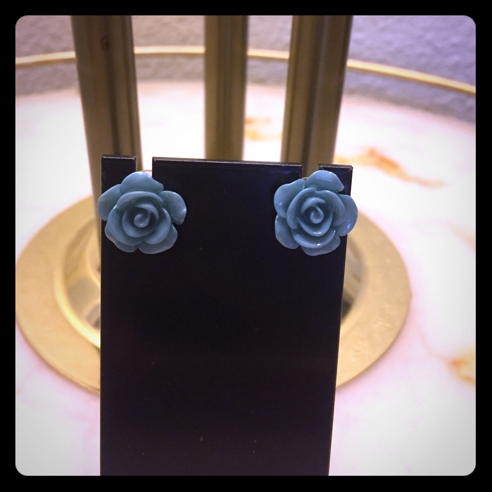Beautiful blue rose 🌹 earrings
