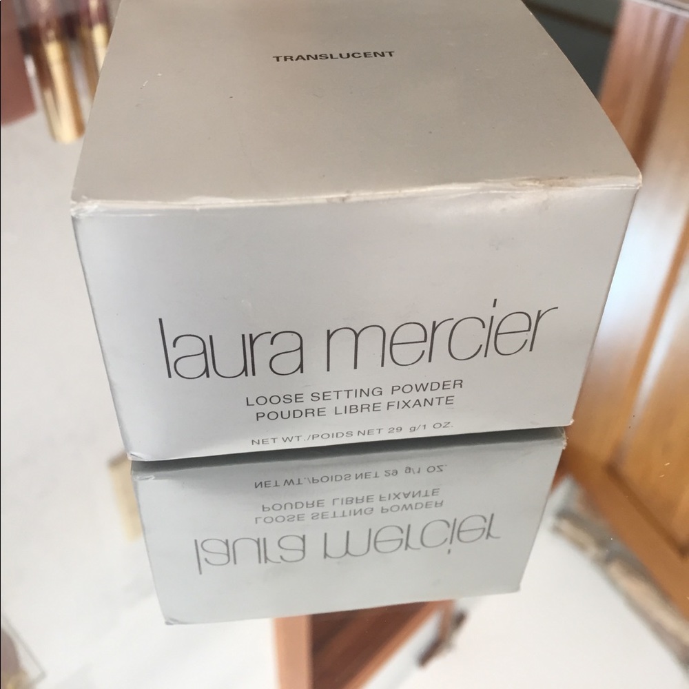 Laura Mercier Translucent Loose Setting Powder.