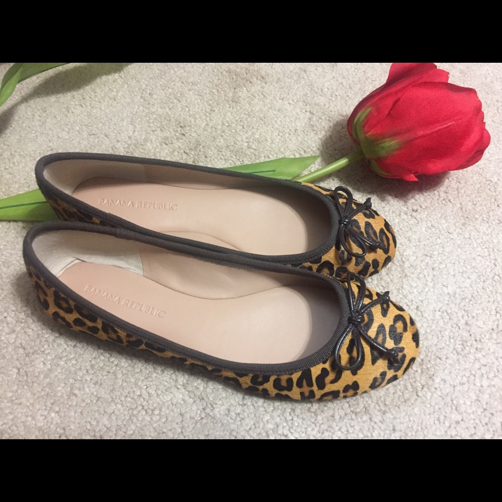 Faux fur leopard ballet flats. Banana Republic - Picture 1 of 3
