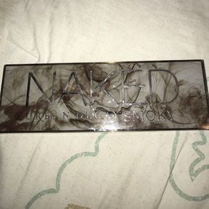 UD Naked Smoky