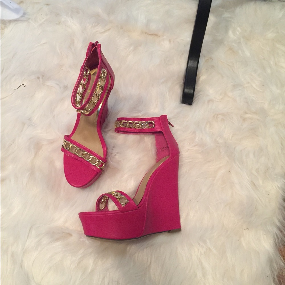 Scene Pink wedges with gold detailing