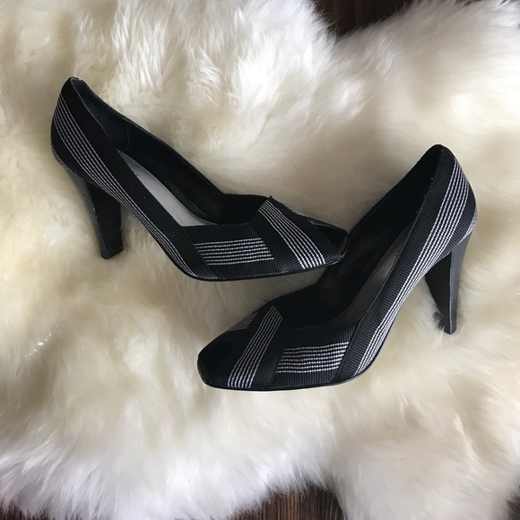 SALE 🖤 Nine West Woven Peep Toes - Picture 1 of 4