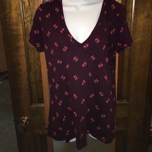 Burgundy v neck tee