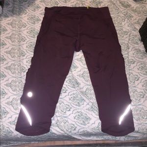 maroon cropped lululemon leggings