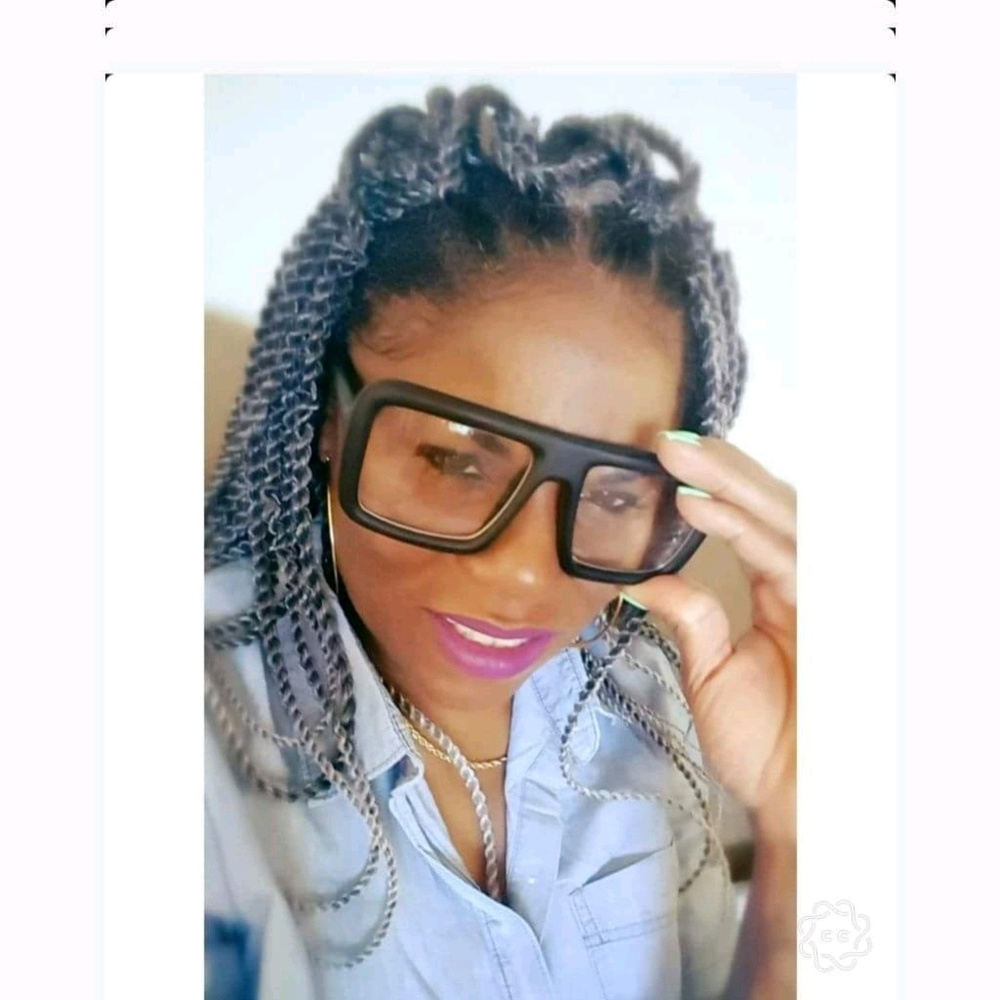 Meet your Posher, Quineka