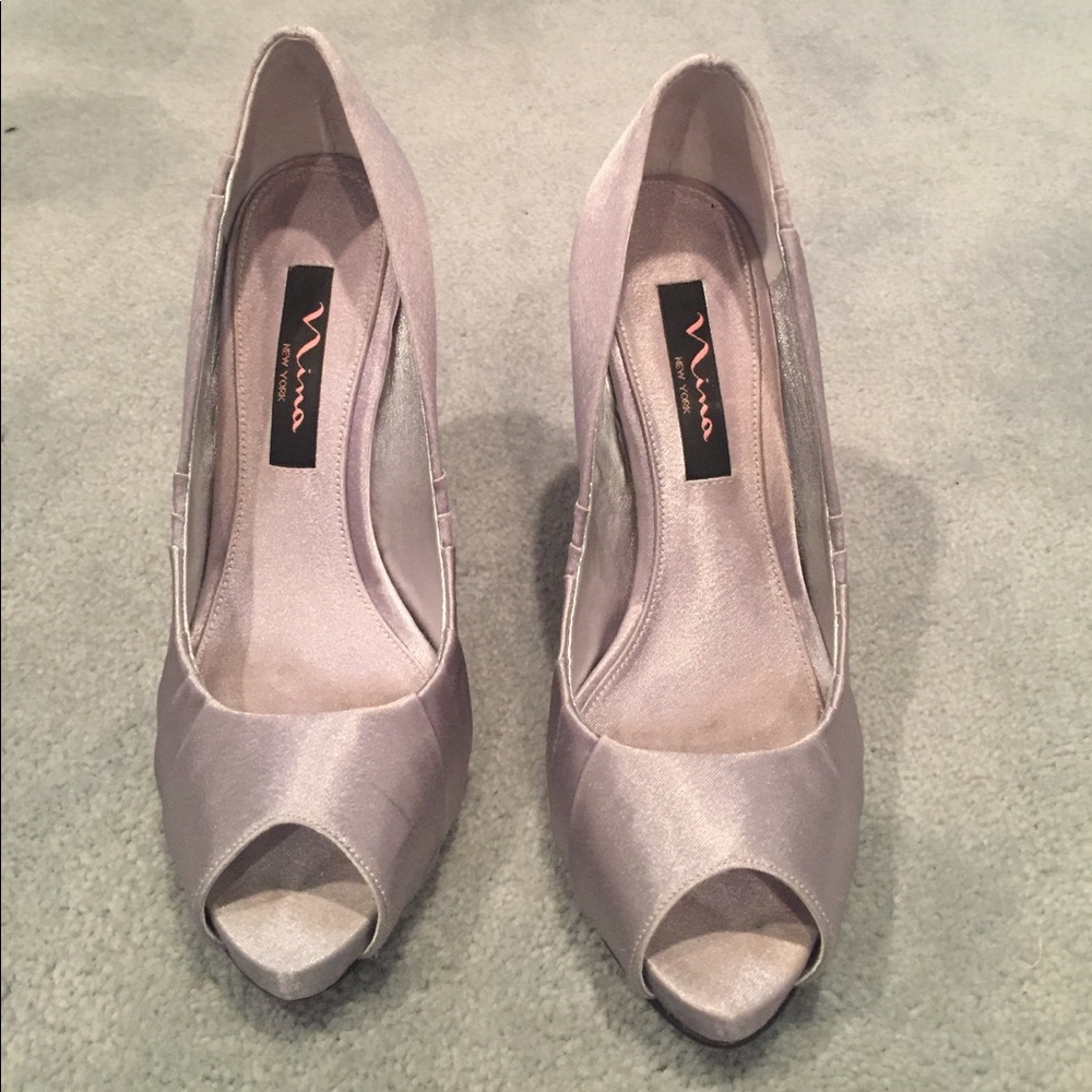 👠Nina "Effie" silver/grey satin peep toe pump👠 - Picture 1 of 5
