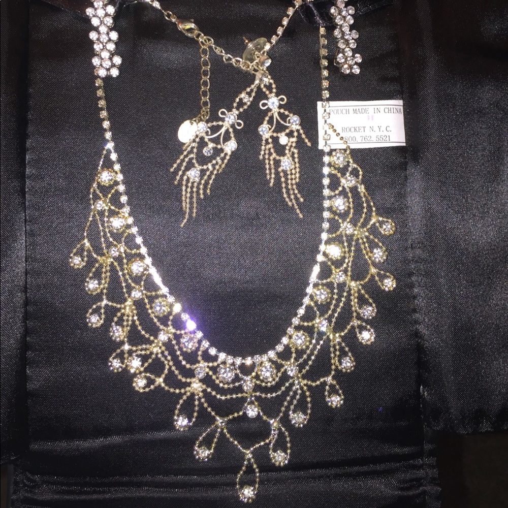 Neckless  ear rings hair clips