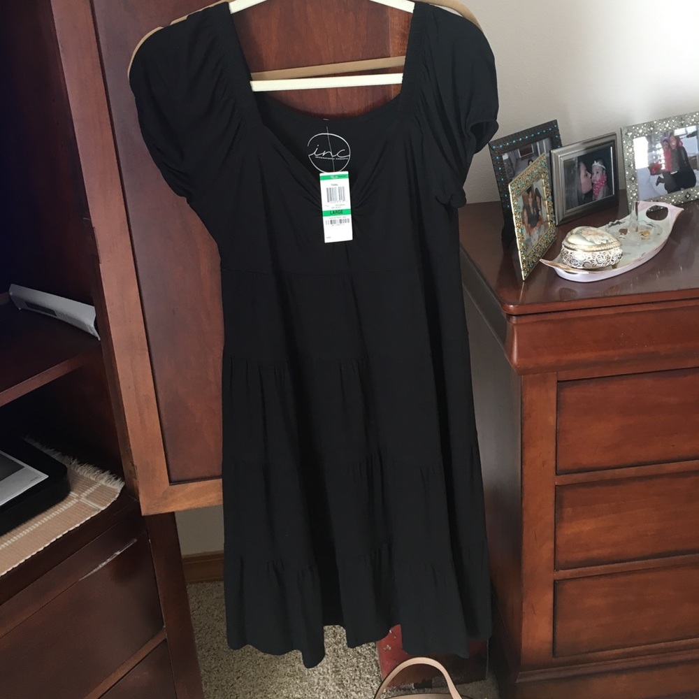 Black short sleeved dress