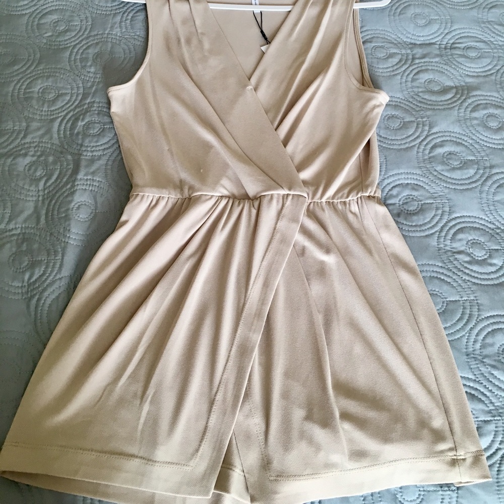 BCBG ROMPER NUDE
