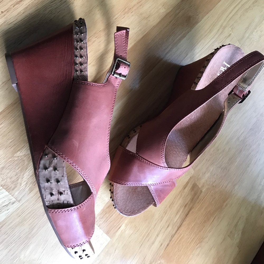 Reba Wedges - Picture 3 of 3