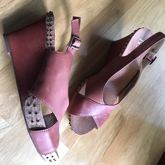 Reba Wedges - Picture 3 of 3