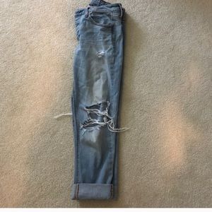 Destroyed American Eagle Tomgirl boyfriend jeans