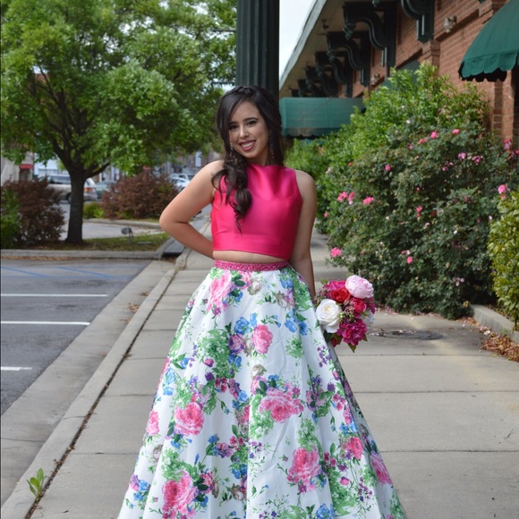 PROM DRESS - Picture 3 of 4